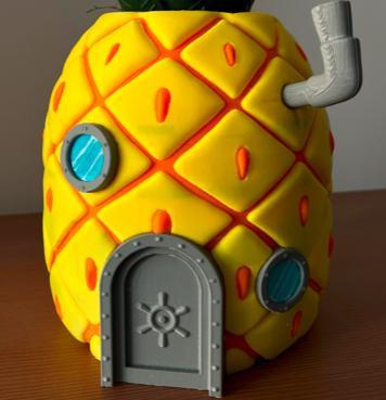 SpongeBob piggy bank + Pineapple house