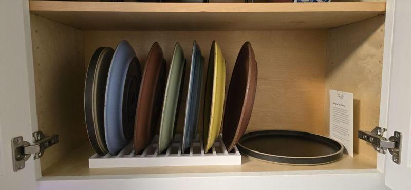 Thick kitchen plate organizer