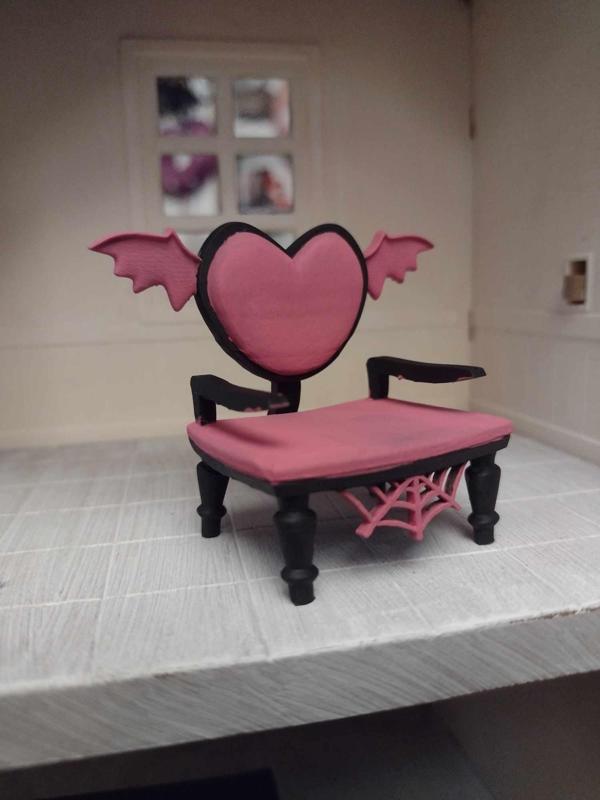 Sylvanian Families - Heart Vampire Chair
