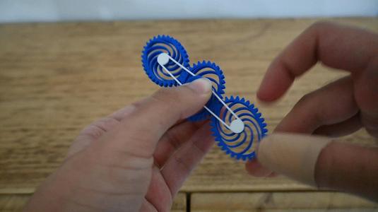 Elliptical gear fidget toy