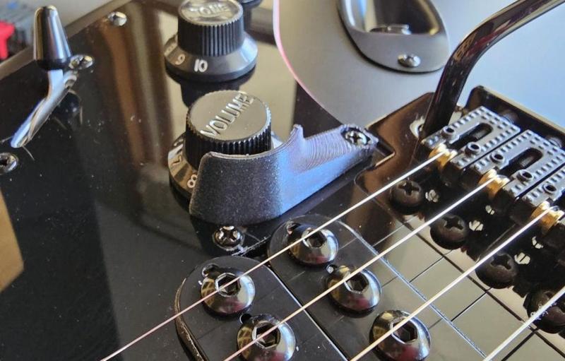 Stratocaster volume guard