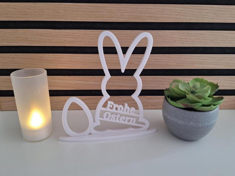Osterhase mit Ei und Ständer