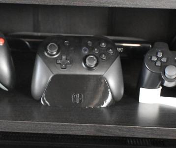 Minimalistic Switch Pro Controller Stand w/ Logo