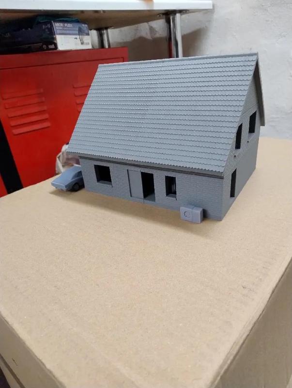 Modell Haus 1:100 Mit Fahrstuhlschacht für Rollstuhl   