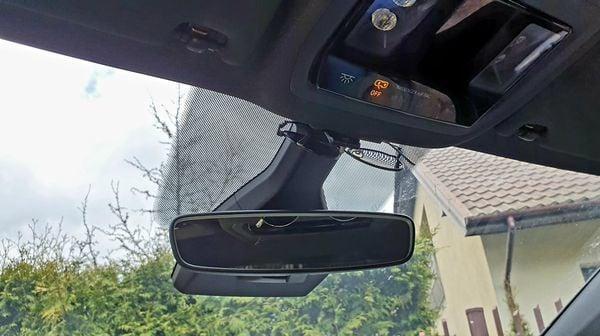 Sunglasses clip for VW ID3 