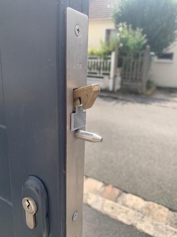 Lock block for motorized gate 