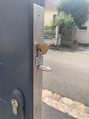 Lock block for motorized gate 