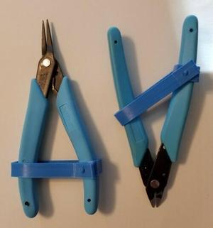 Pliers retainer