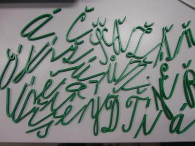 Hmatová abeceda - psací písmena s diakritikou   