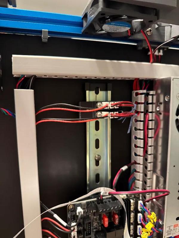 xbst JST XH Fan Splitter DIN Rail Mount - No Inserts   