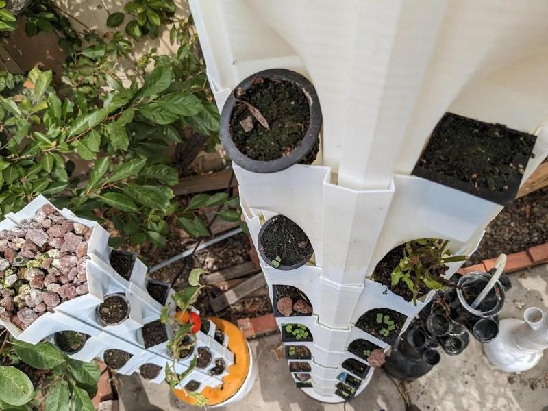 Large Hydroponic tower, 66 plants, 1 Print   