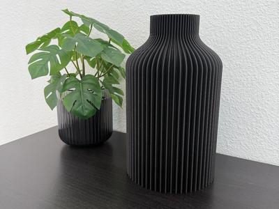 Minimalist modern wavy vase