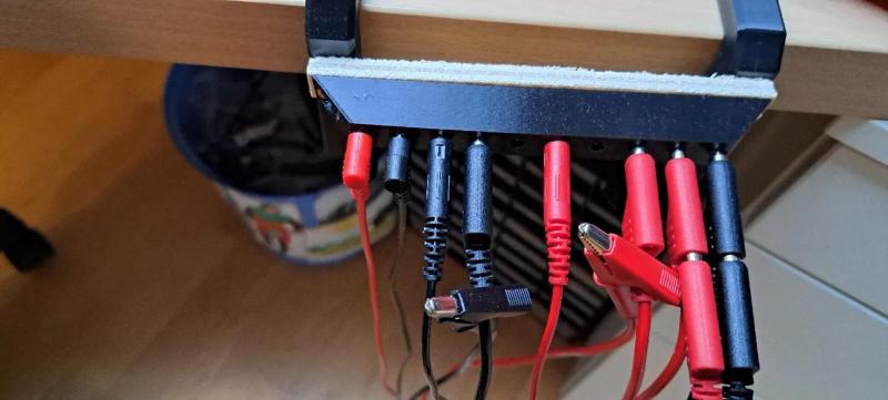 Halter für 10 Kabel mit Klinkenstecker   