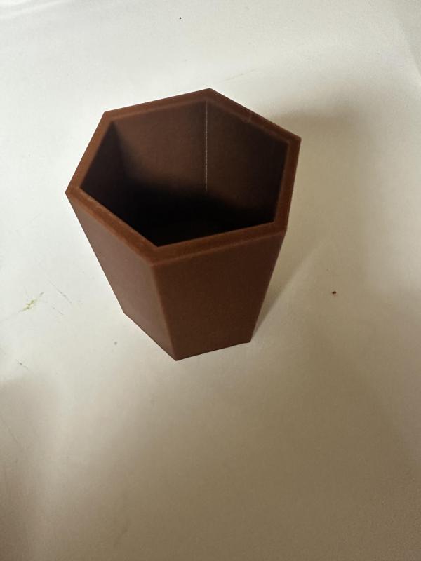 Socket for threaded lug covers