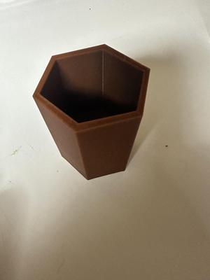 Socket for threaded lug covers
