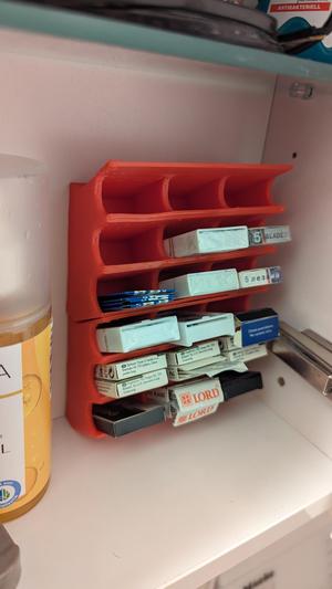 Scaleable, parametrerized, Double-Edge razorblade Holder