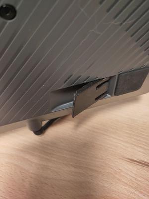 Logitech G213 keyboard feet right