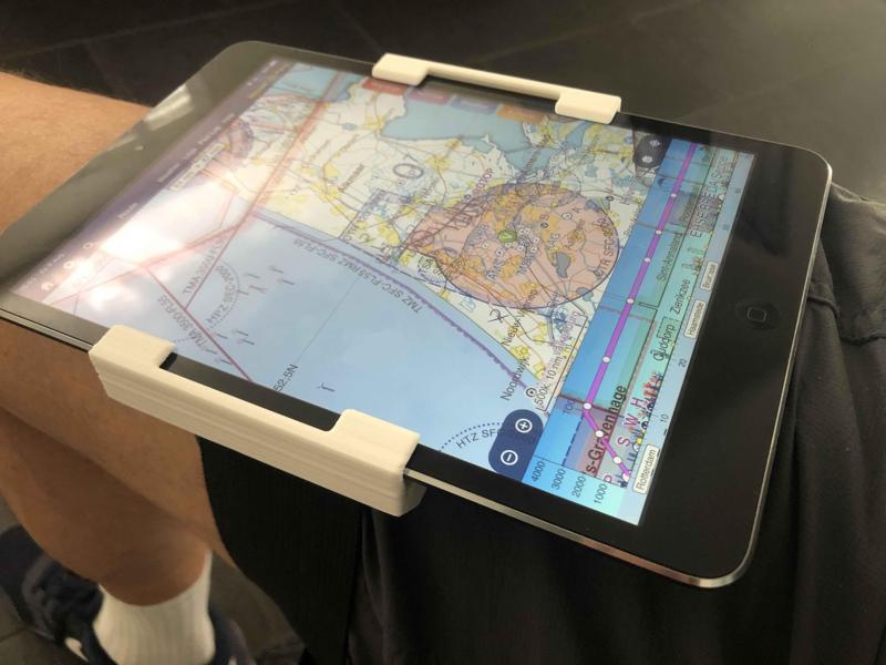 Tablet kneeboard clamp