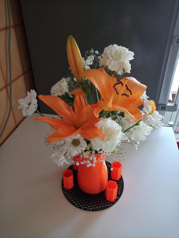 Dining table centerpiece with prusament spoolholder.