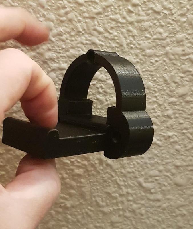Headphone wall support