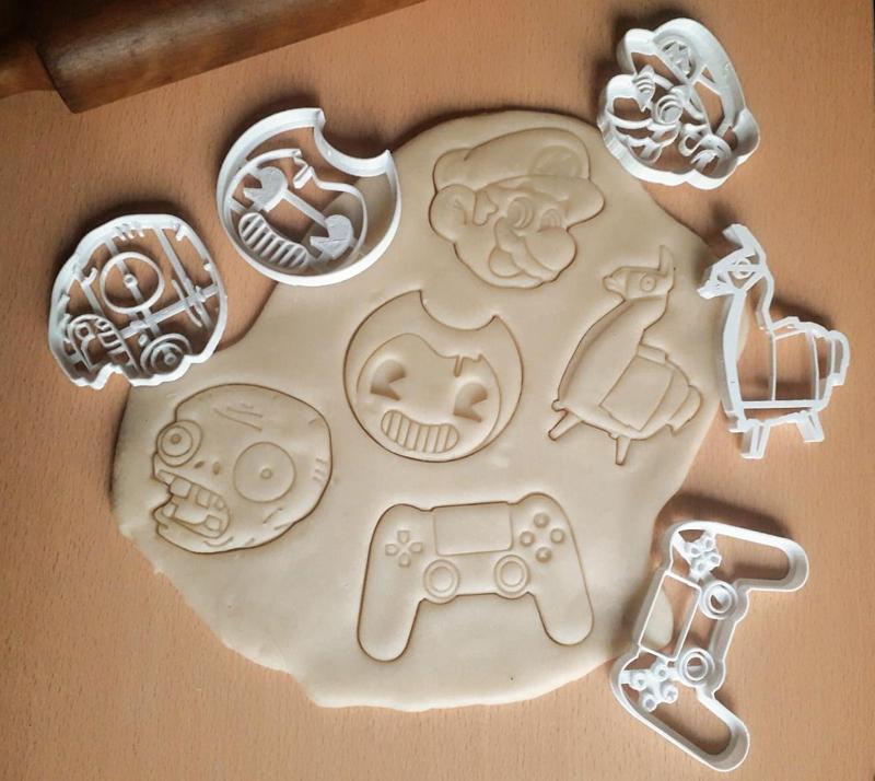x5 Videogames kit: joypad, mario, zombie, fortnite pignata, bendy - cookie cutter characters