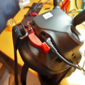 Power cable locking for DJI FPV goggles