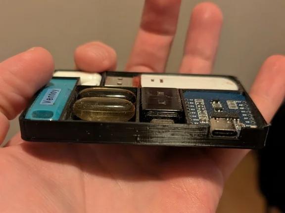 Lockcard USB/D1 mini/USB to USB-C/Tablets holder