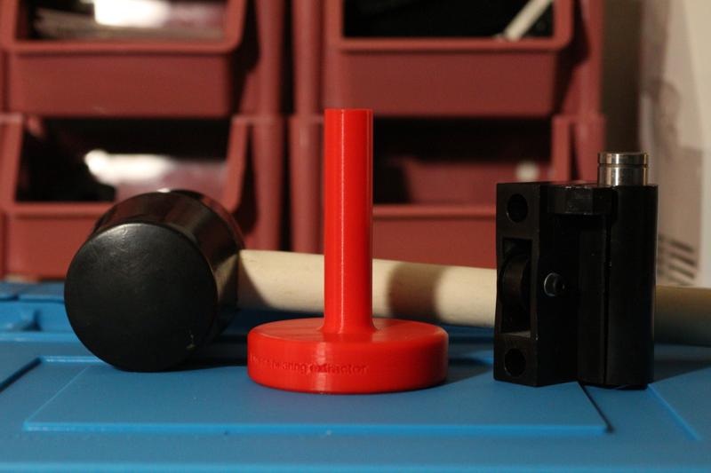 Linear Bearing Extractor (LM8UU)