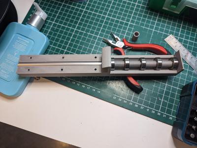 Filament spool holder
