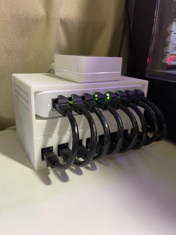 Unifi Switch 8 Lite Desktop Network Rack