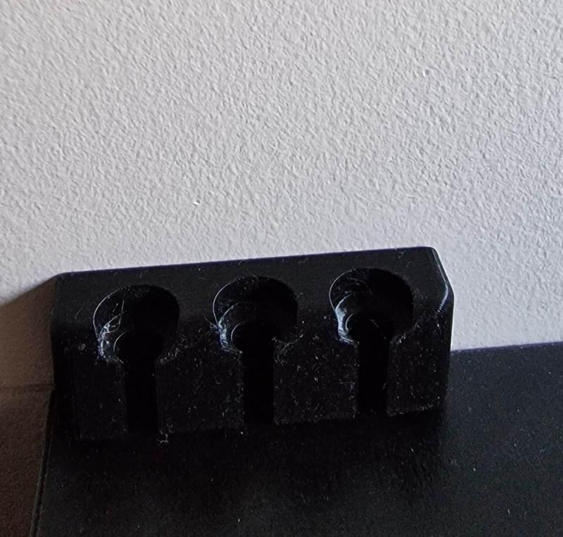 Cable holder