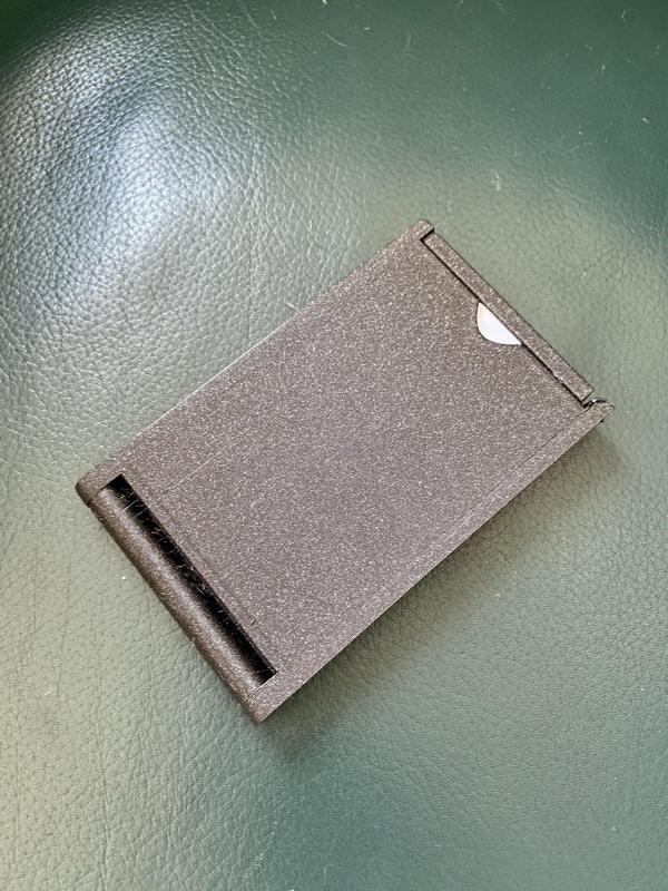 Card wallet (print in place hinge)