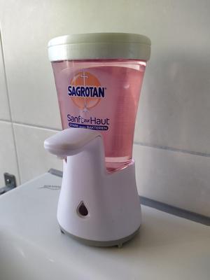 Soap dispenser magnetic refill lid v2