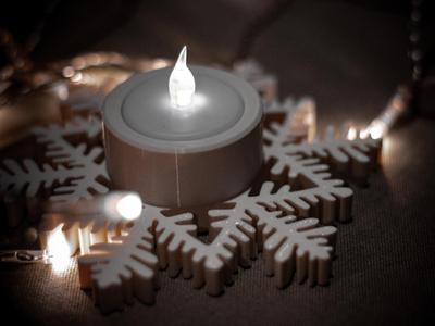 Snowflake LED tea light holder
