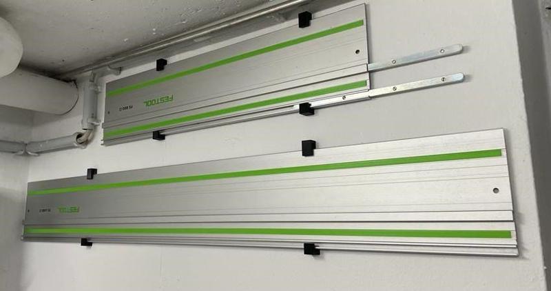 Guiding rail wall mount
