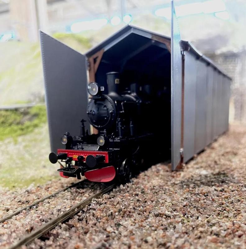 Swedish rediness engine shed H0   