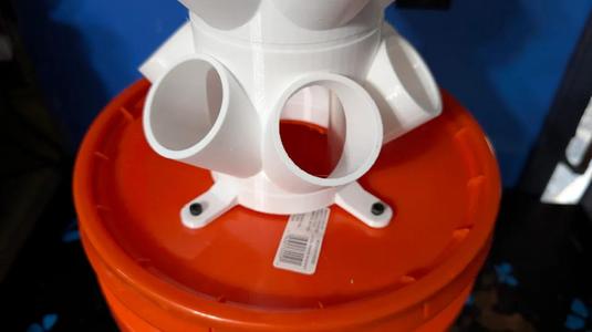 Modified 6pod 2inch net cup hydroponic modular tower by rosetta-wang For Bucket Lid   