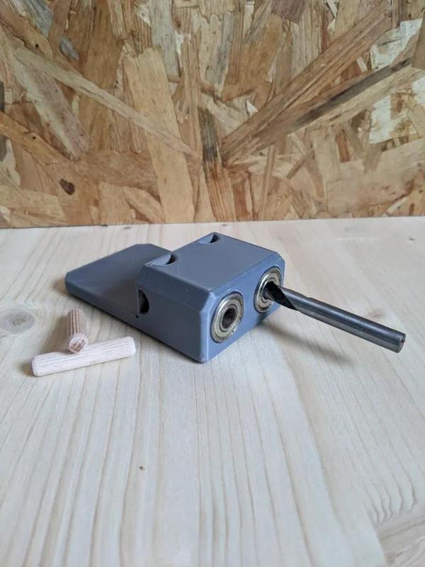 Woodworking doweling jig   