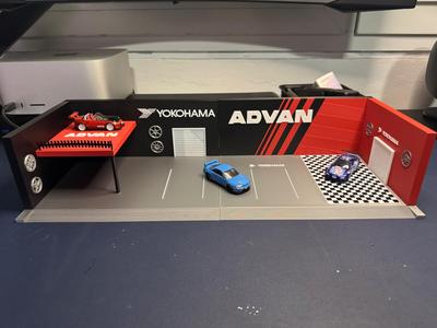 Mega Advan Garage for cars 1/64 , 1:64