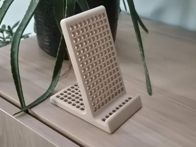 Simple mesh phone stand
