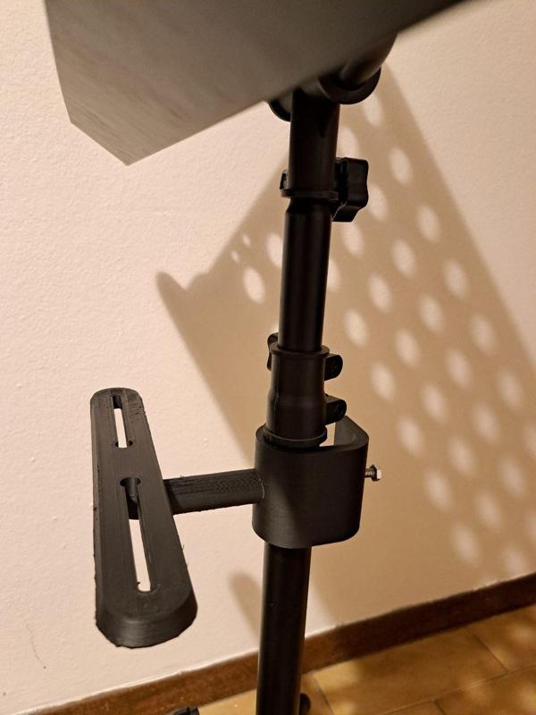 Stereo microphone holder for music stand
