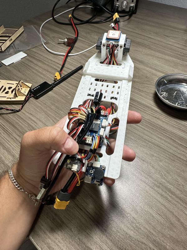 Volantex Phoenix 2400 - flight controller plate with wing connectors