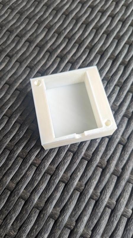 Kleine Verteiler Box für Decke