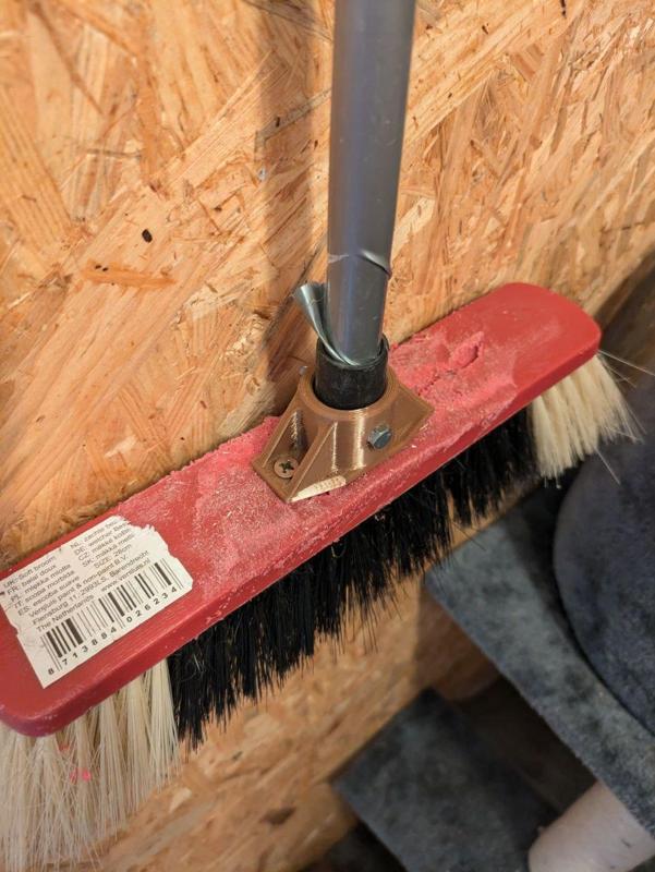 Broom Repair / Besen Repatatur