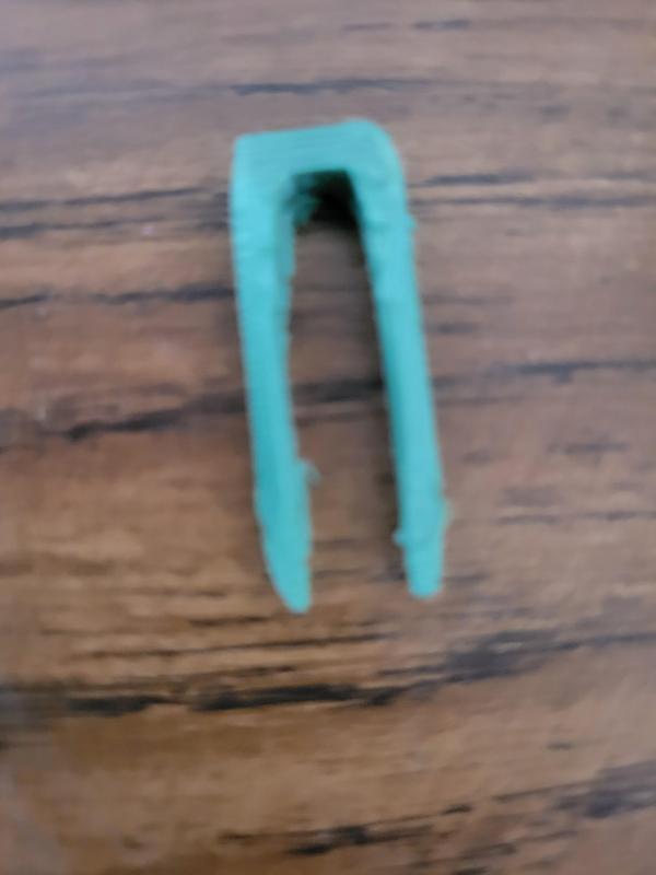 strawberry rooters/ground clips