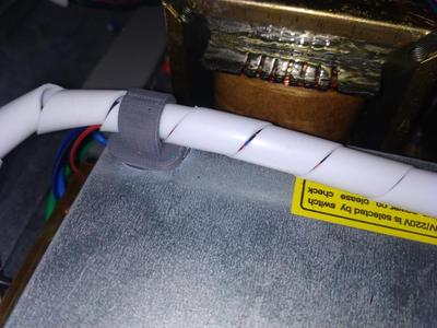 Suporte para cabos com porta cabos tipo parafuso