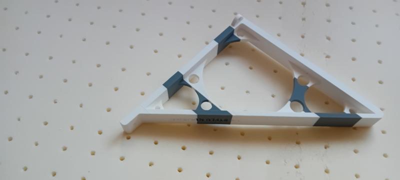 Konzole na poličku ve stylu Kubismu - shelf console in the style of Cubism