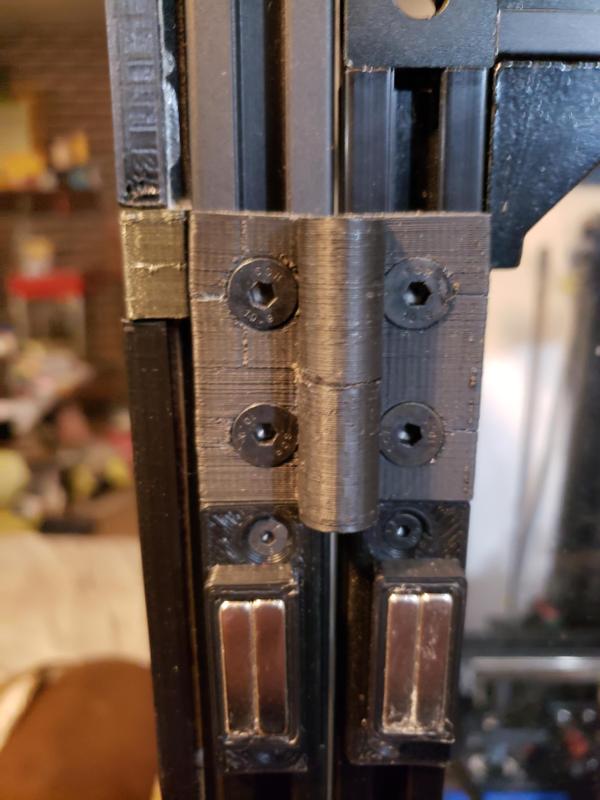 Lift off hinges for 2020 extrusion doors