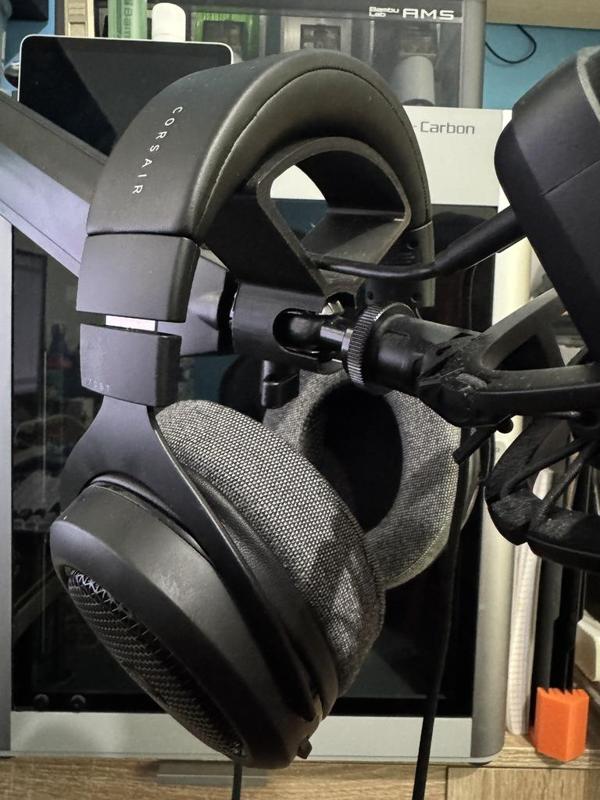 Headset holder for Elgato Wave mic arm