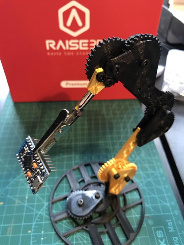 MicroGears Adjustable Arm